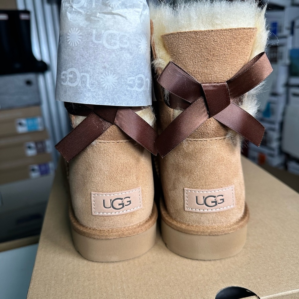 UGG Mini Bailey Bow ll - Size 9W